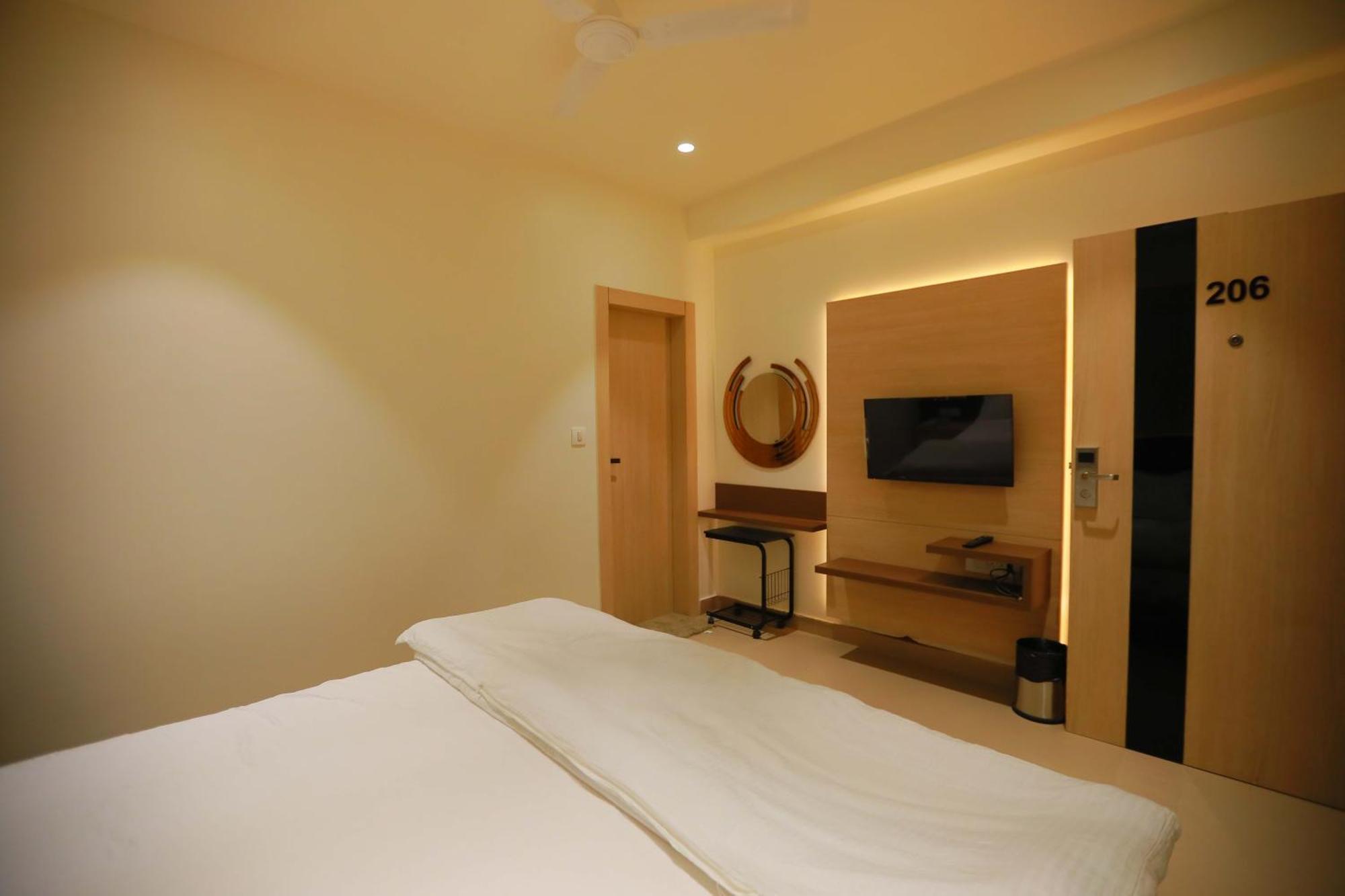 Hotel 16 Delhi  Esterno foto
